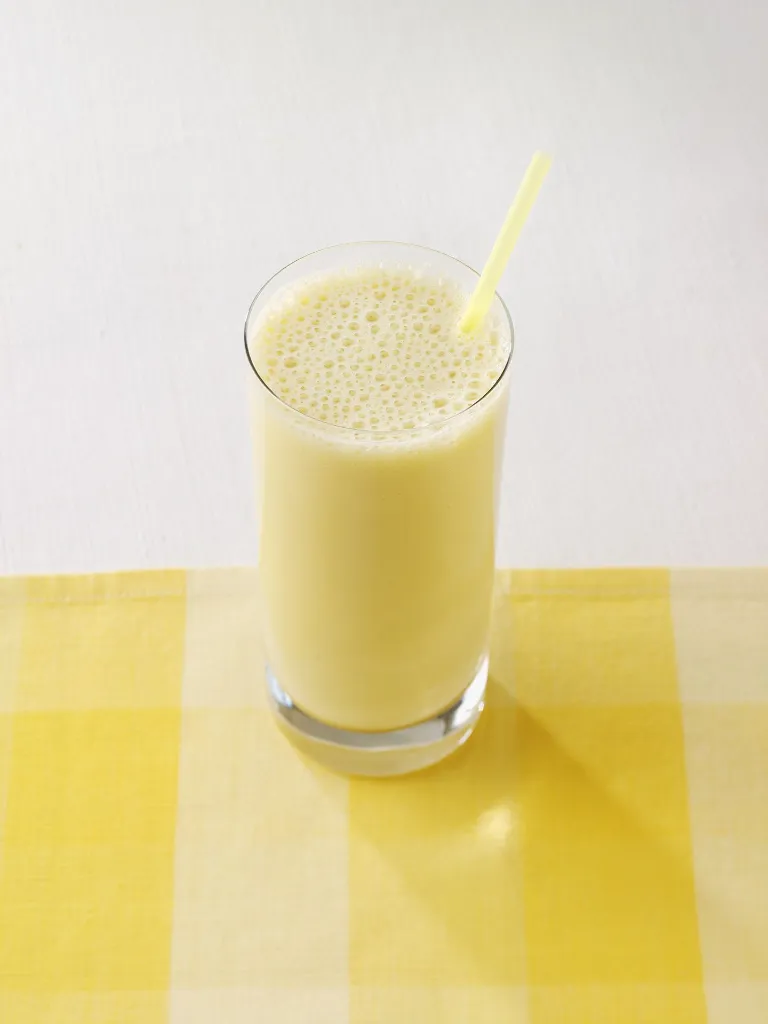 Banana Shakes-2 straw.webp