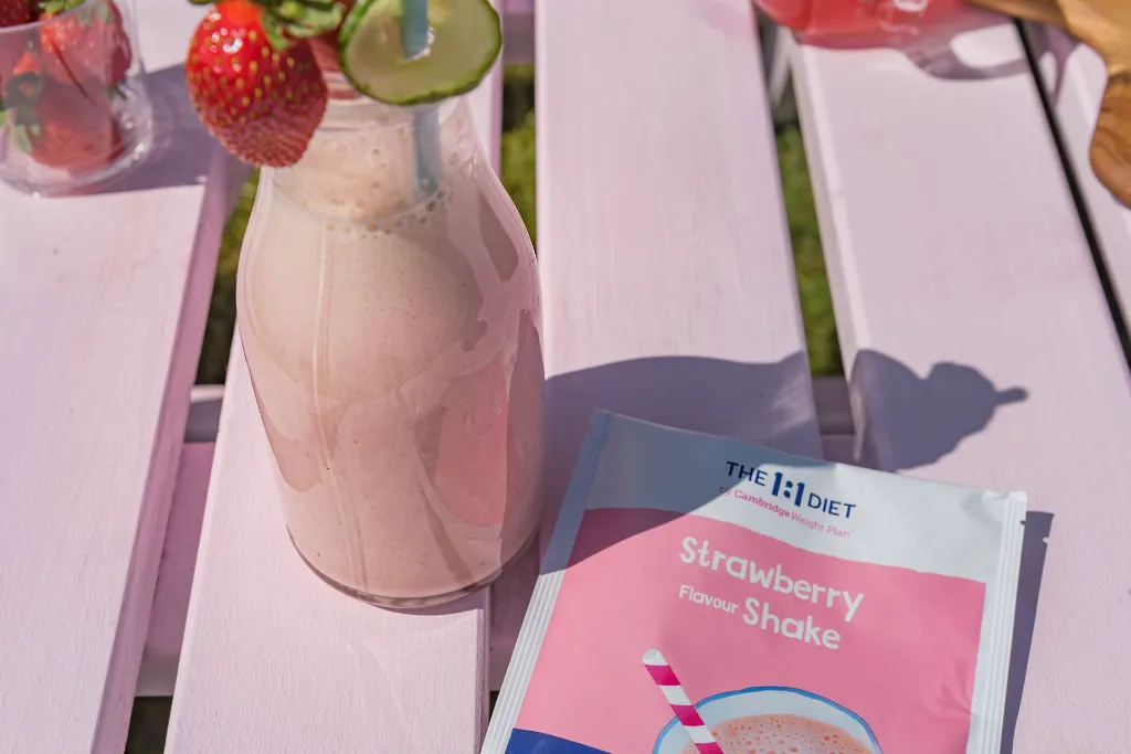 Strawberry Shake_lifestyle1.webp